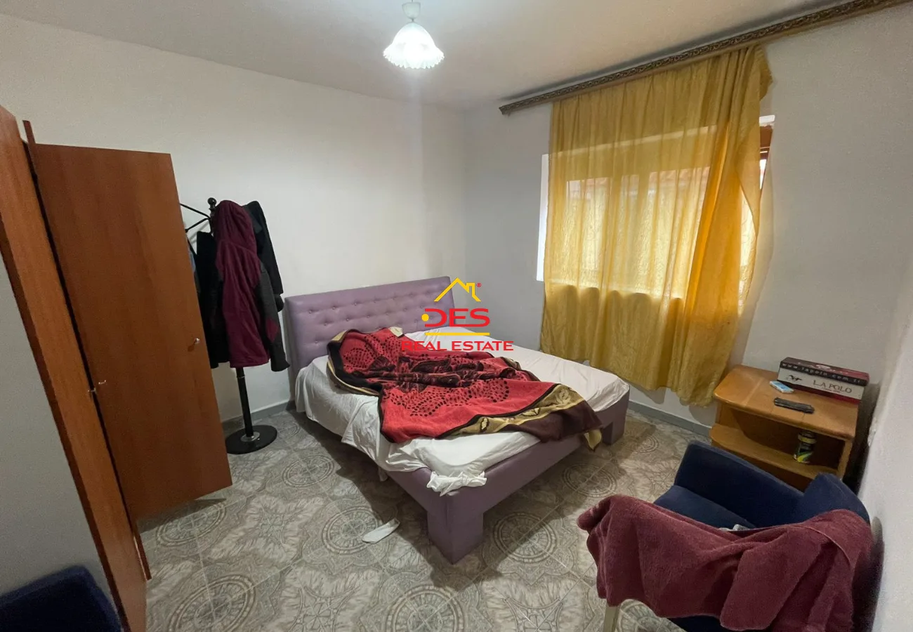 Shitet apartament 1+1 pranë shkollës 24 maj,vlorë 📍 pallat ekzistus 🏛