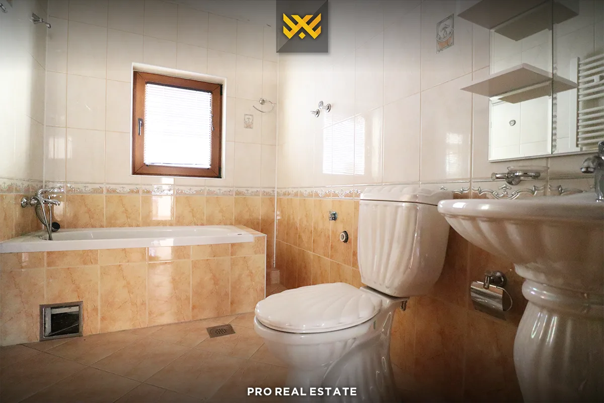 Kat shtëpie 177m² me #QIRA në Mati 1