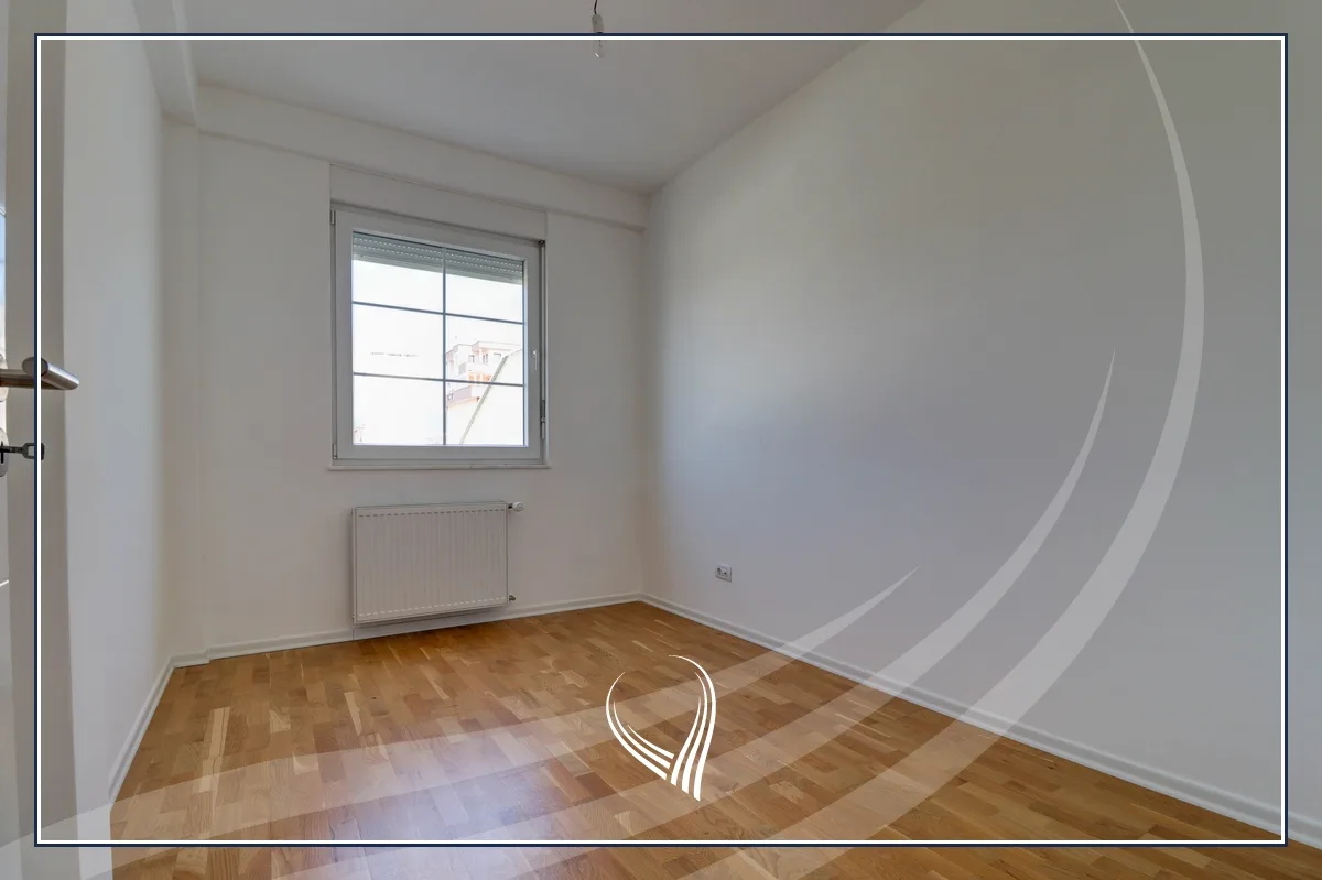 Duplex Penthouse me 4 dhoma gjumi në shitje në lagjen Mati 1