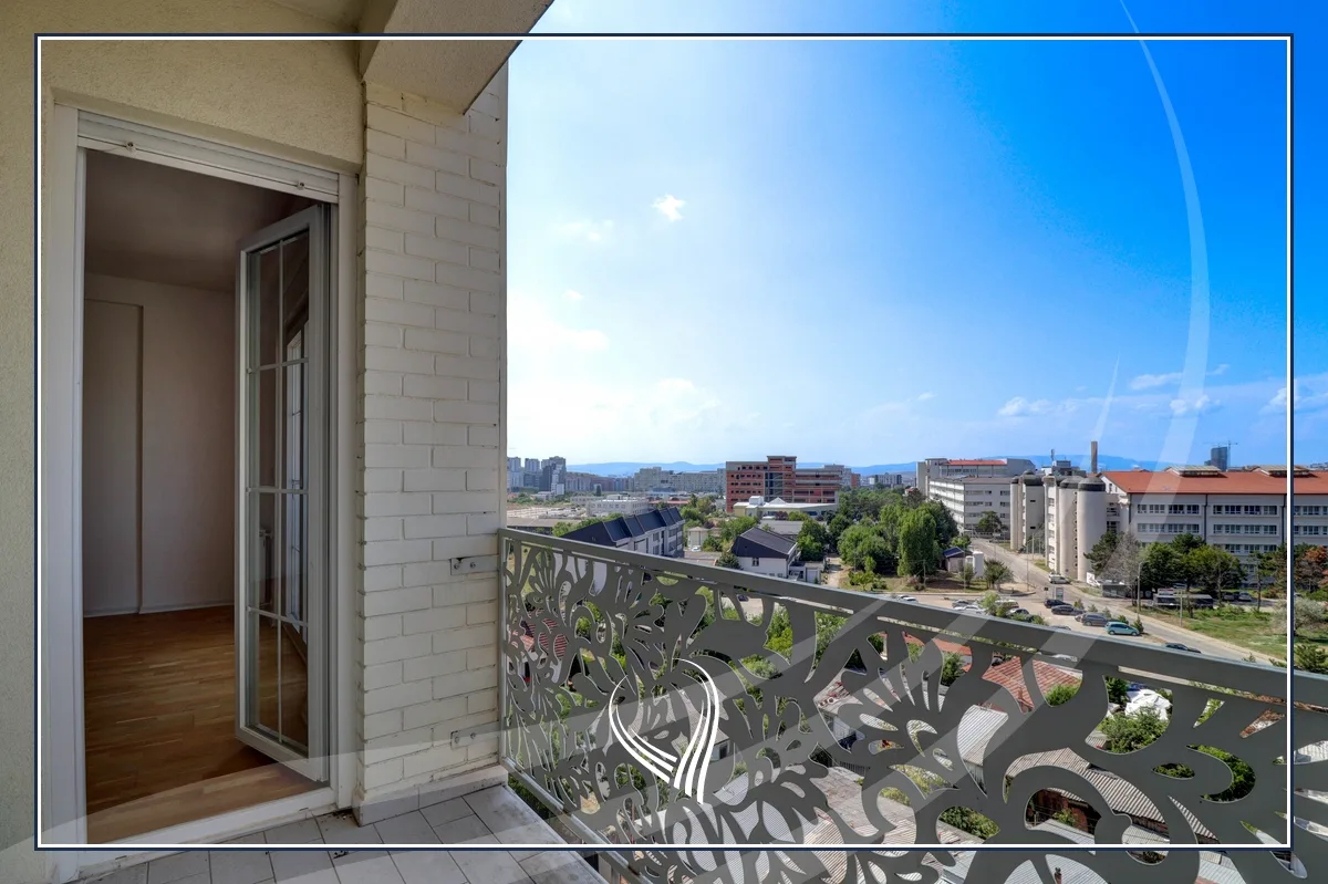 Duplex Penthouse me 4 dhoma gjumi në shitje në lagjen Mati 1