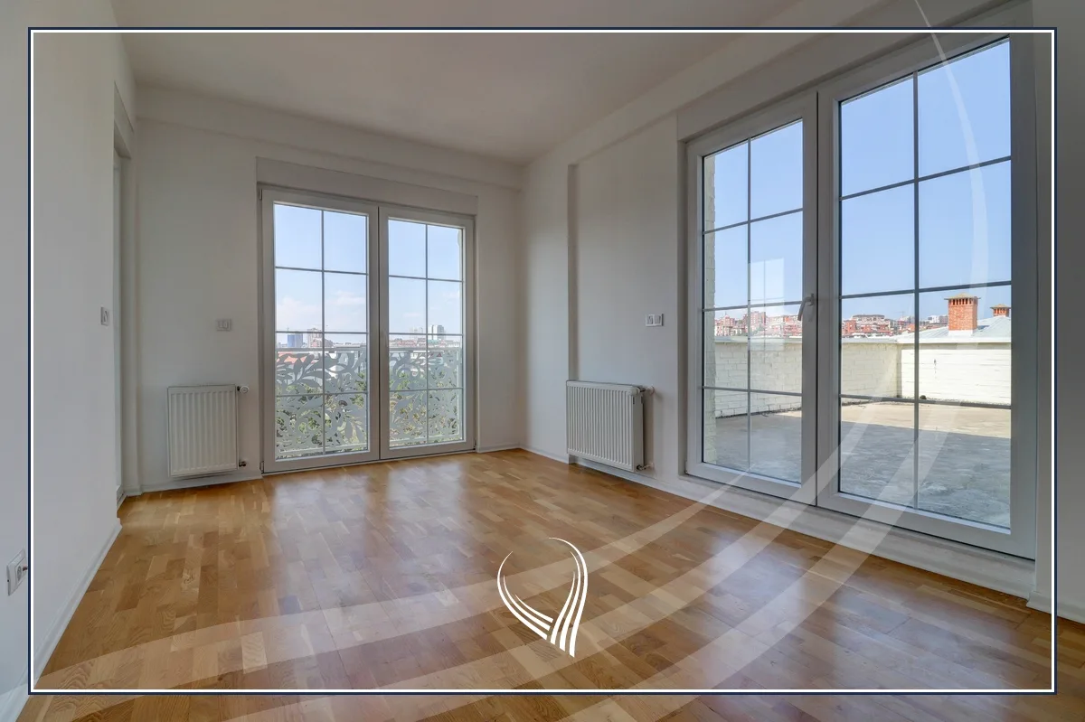 Duplex Penthouse me 4 dhoma gjumi në shitje në lagjen Mati 1