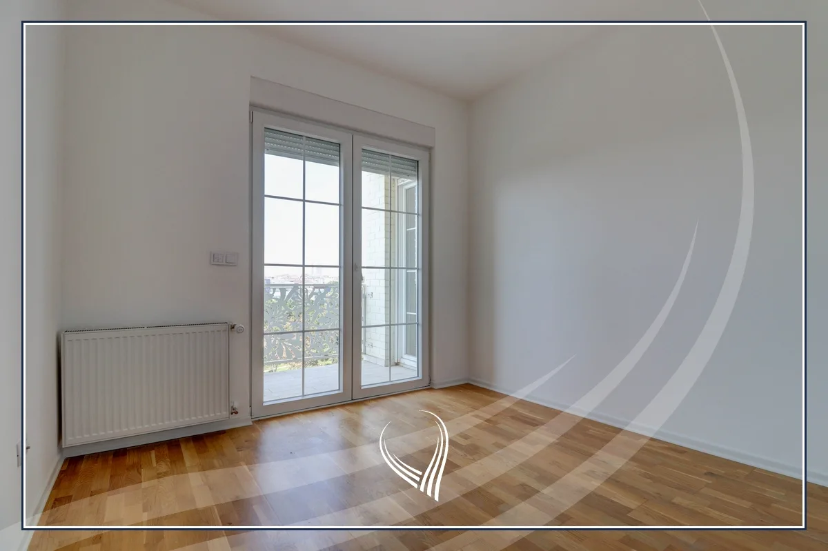 Duplex Penthouse me 4 dhoma gjumi në shitje në lagjen Mati 1