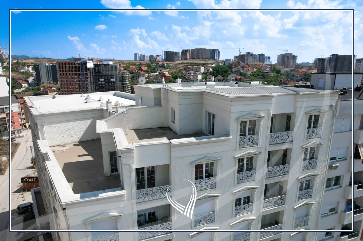 Duplex Penthouse me 4 dhoma gjumi në shitje në lagjen Mati 1