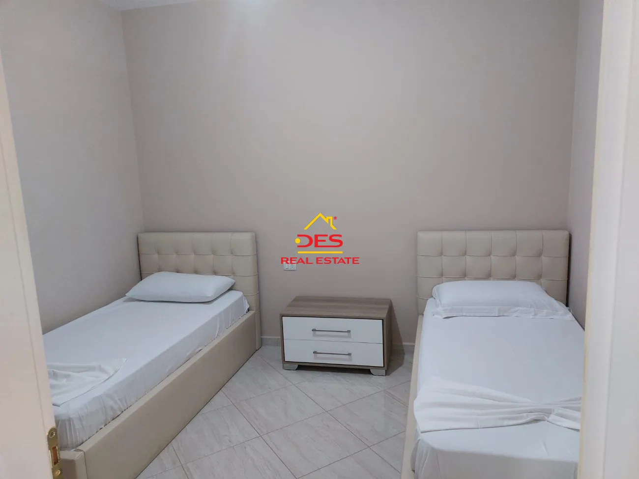 Jepet me qira apartament 2+1 te shkolla e marinës lungomare, vlorë