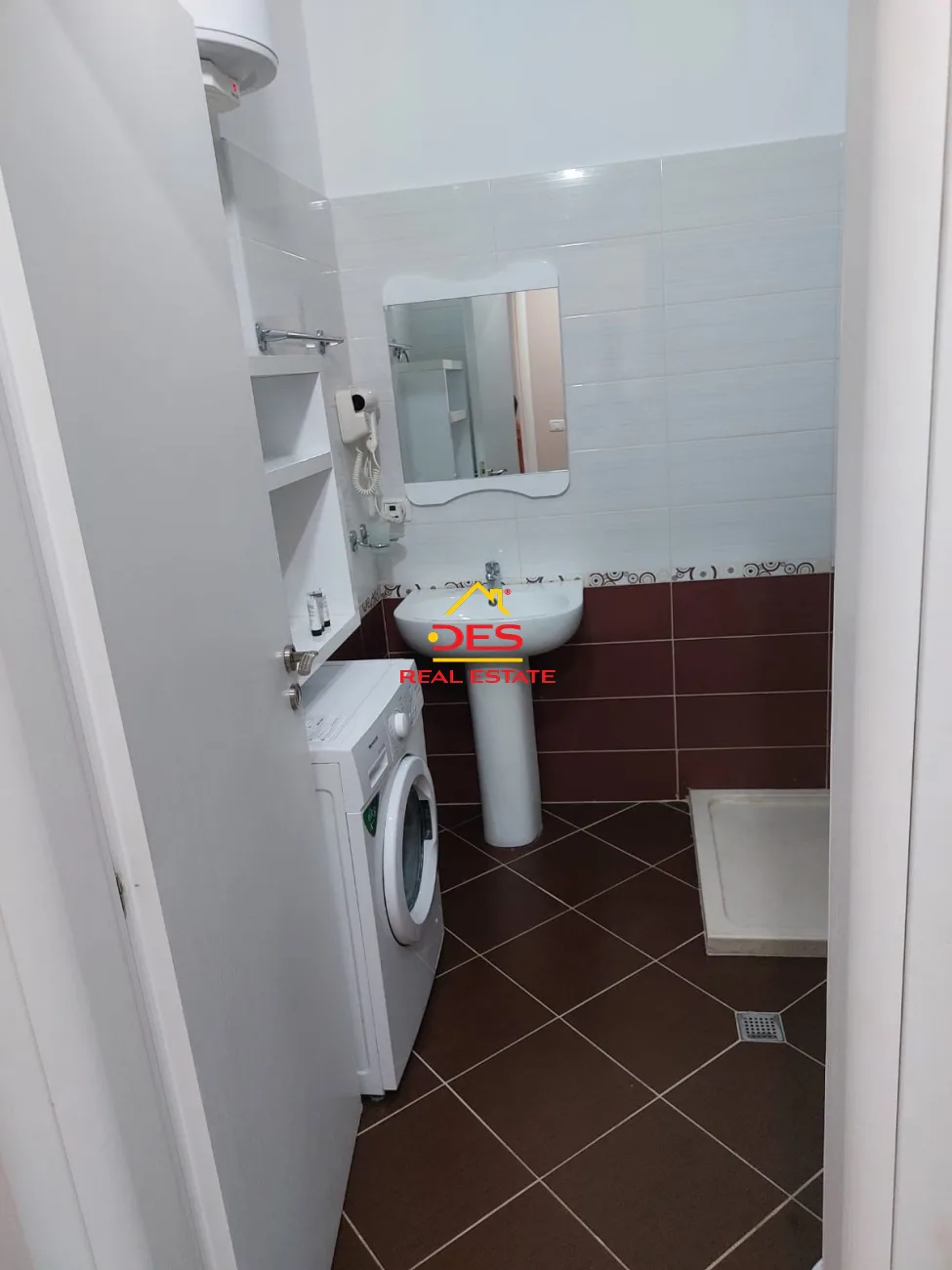 Jepet me qira apartament 2+1 te shkolla e marinës lungomare, vlorë