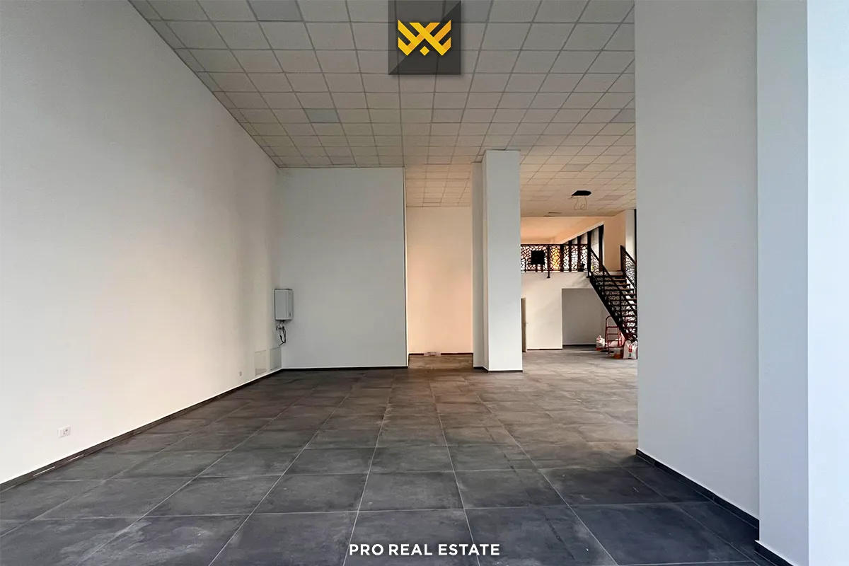 Lokal 368m² me #QIRA në Veternik