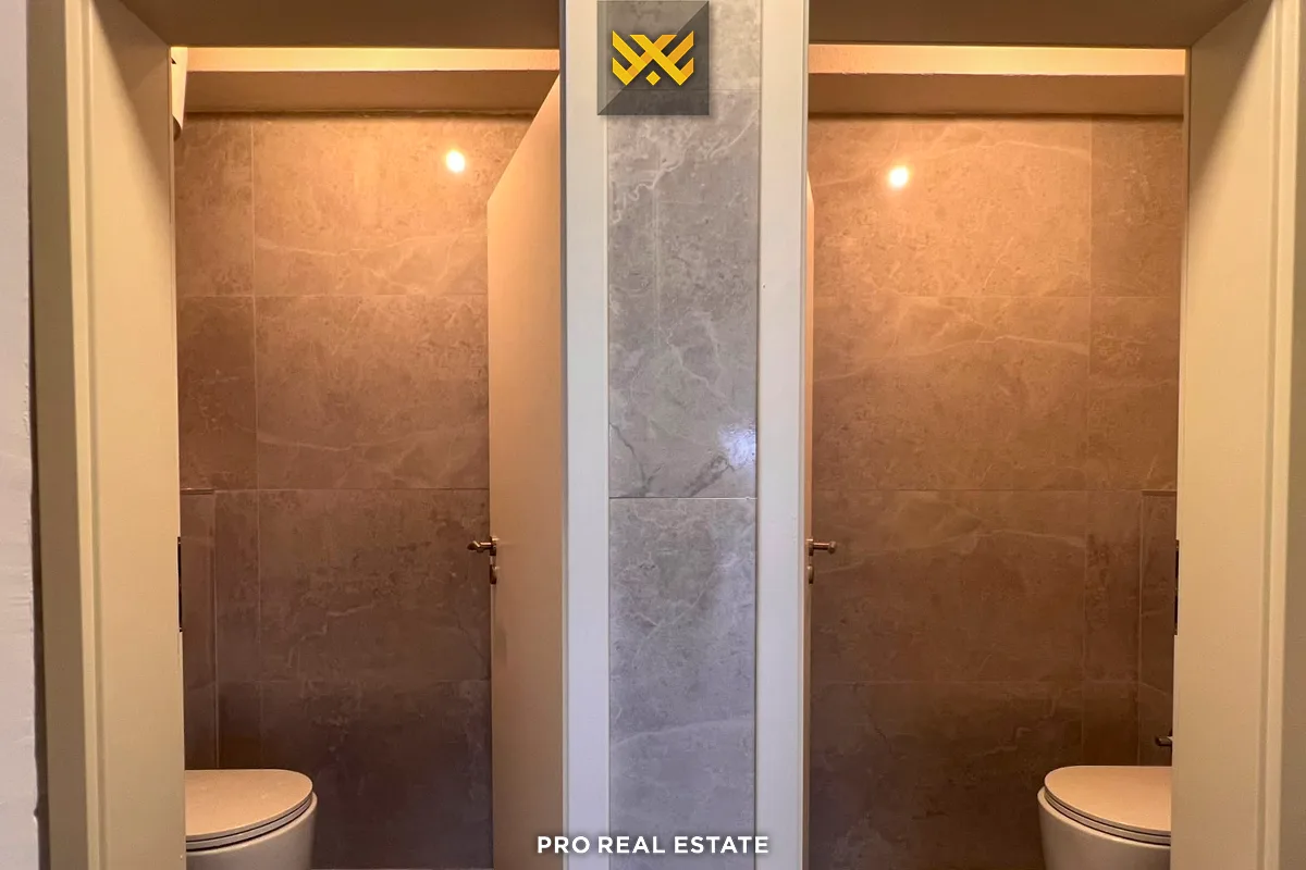 Lokal 368m² me #QIRA në Veternik