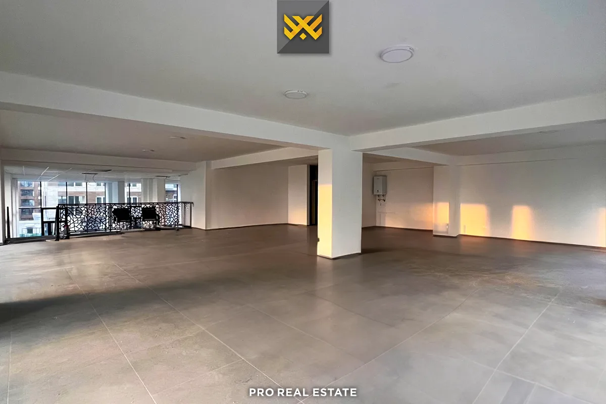 Lokal 368m² me #QIRA në Veternik