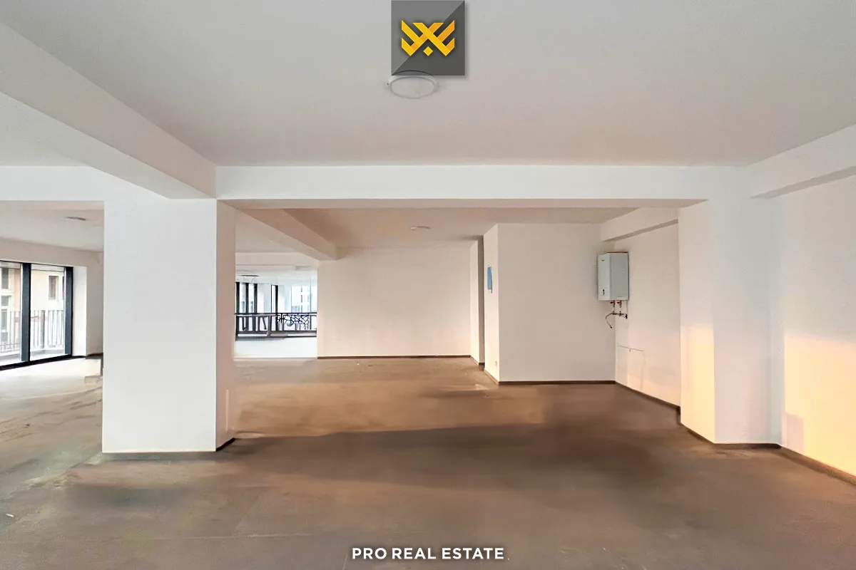 Lokal 368m² me #QIRA në Veternik