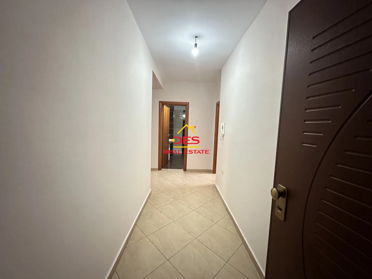 SHITET APARTAMENT 1+1TE RRUGA E CIPAJVE ,VLORË (Rruge Kryesore)