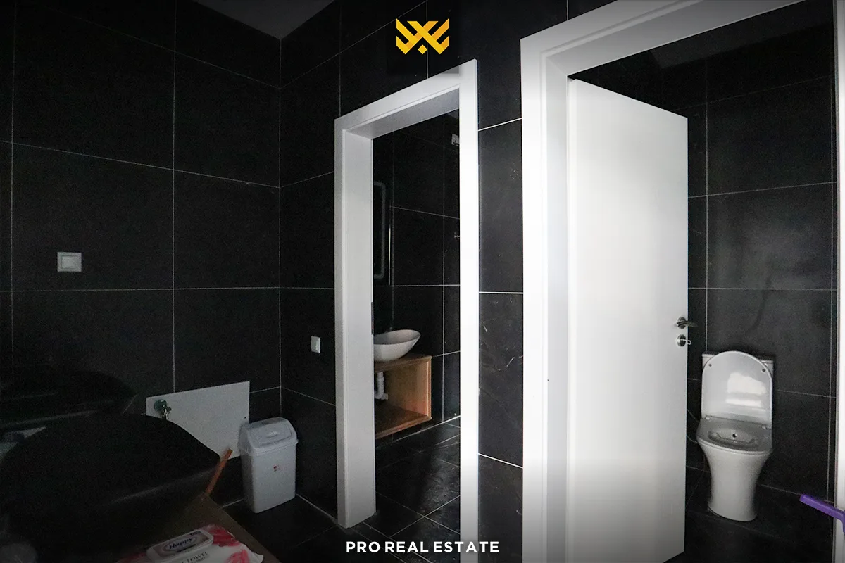 Lokal 710m² me #QIRA në Fushë Kosovë.