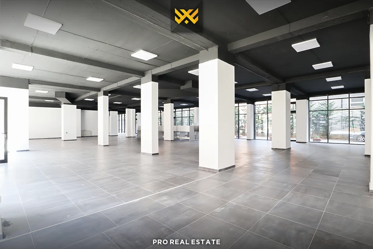 Lokal 710m² me #QIRA në Fushë Kosovë.