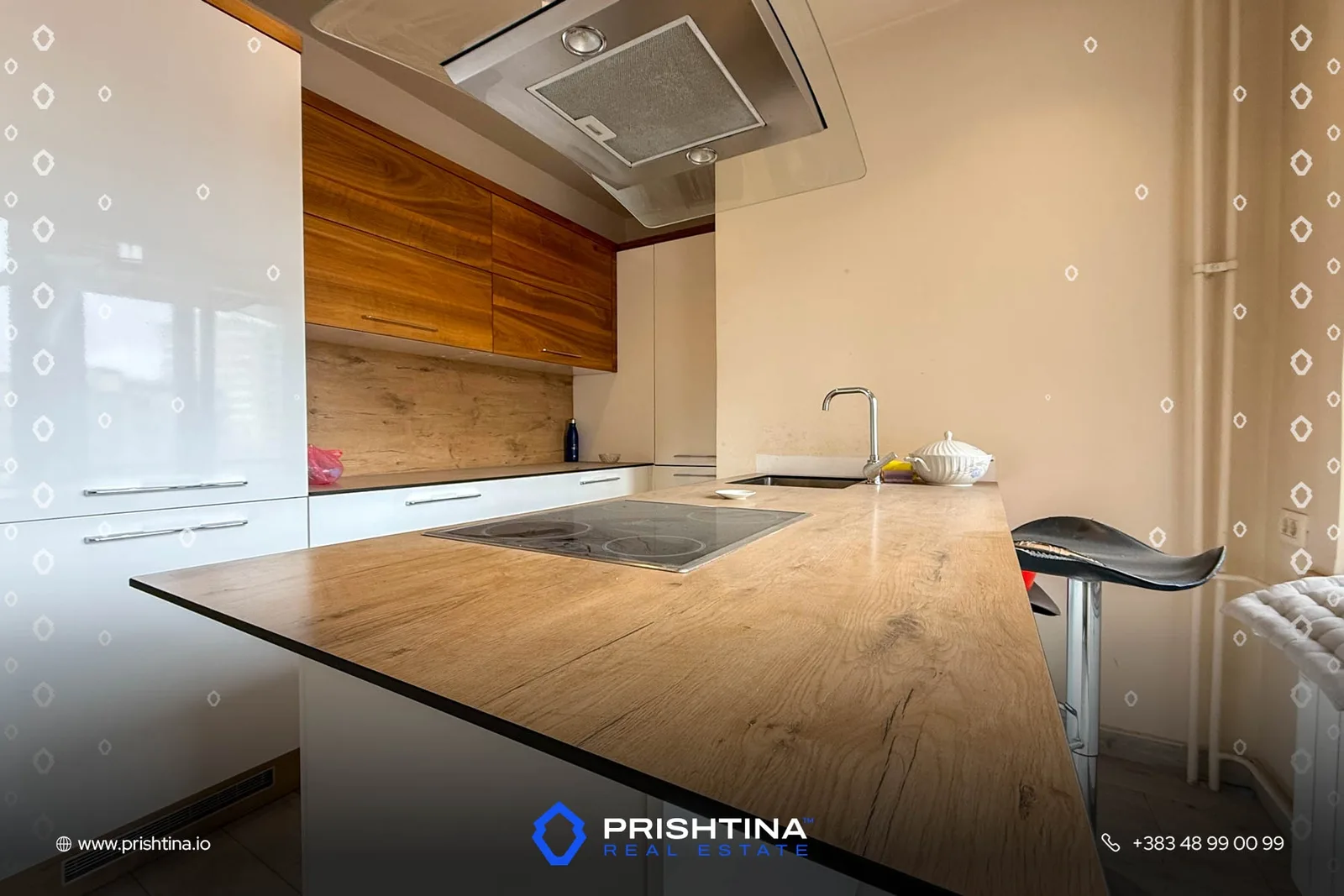 Zyre me qira 85m² në Qendër