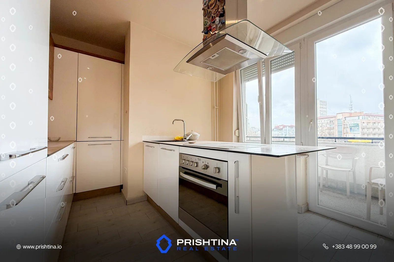 Zyre me qira 85m² në Qendër