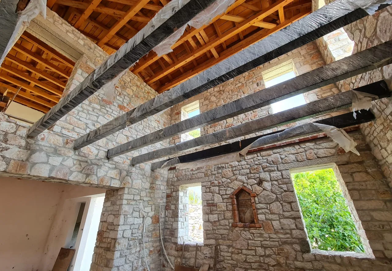 Shitet truall + shtëpi private në fshatin nivicë, himarë
