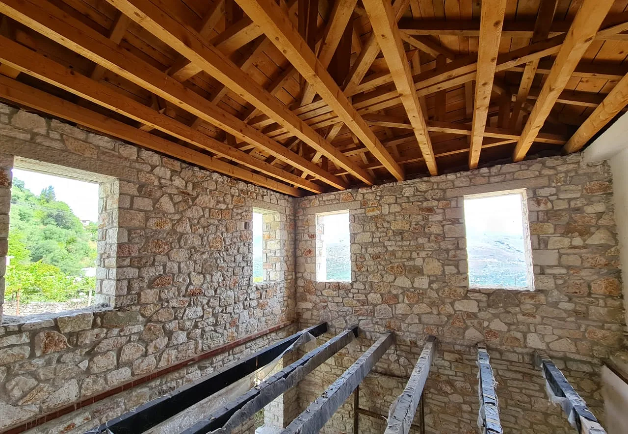 Shitet truall + shtëpi private në fshatin nivicë, himarë