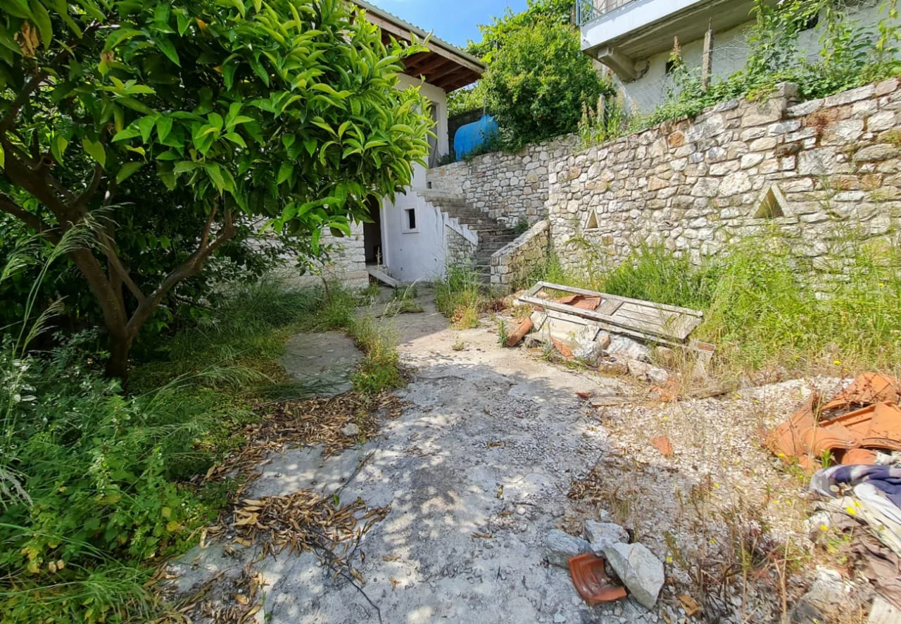 Shitet truall + shtëpi private në fshatin nivicë, himarë