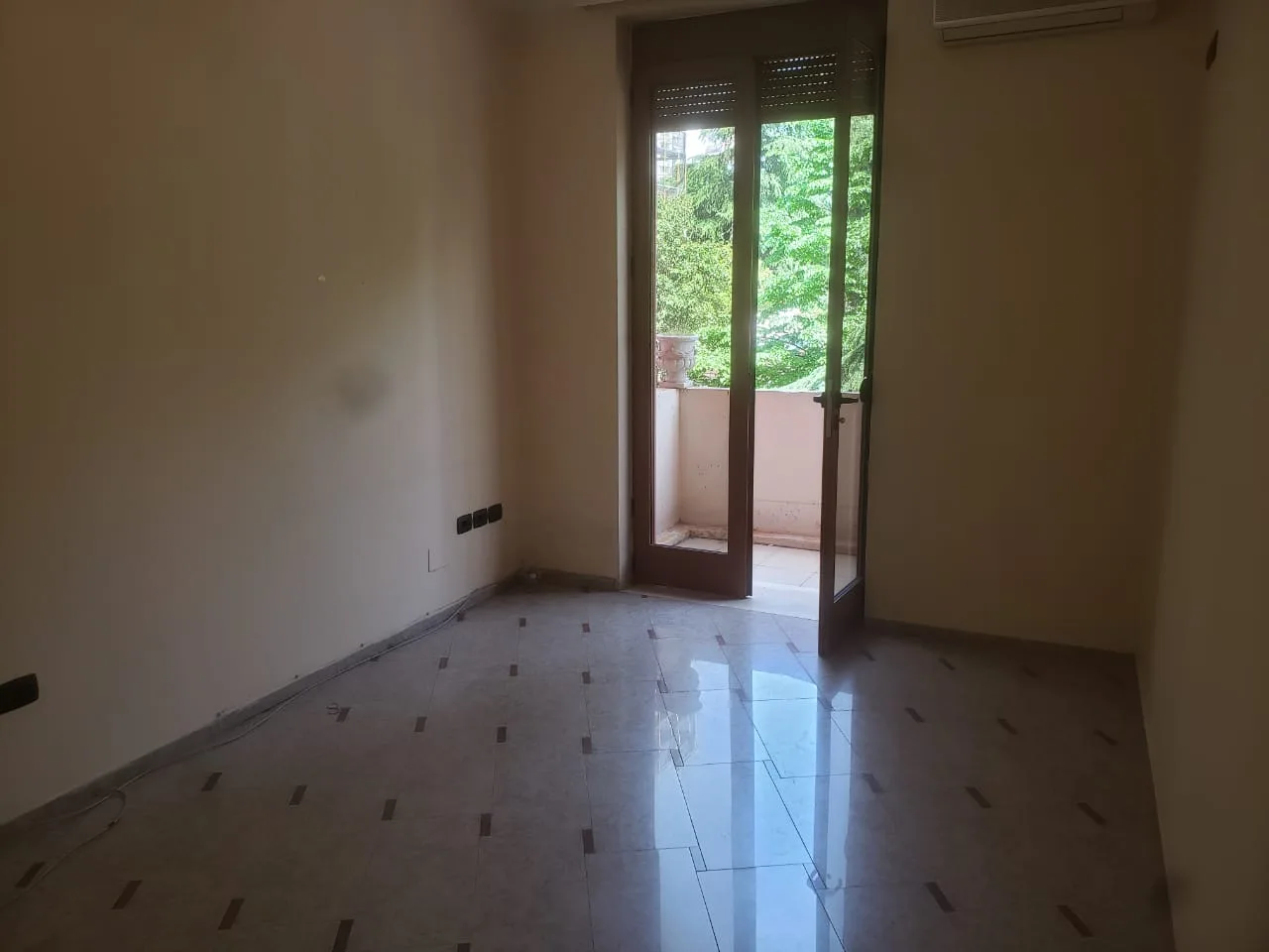 Jepet ambient biznesi me qera,bllok,tiranë
