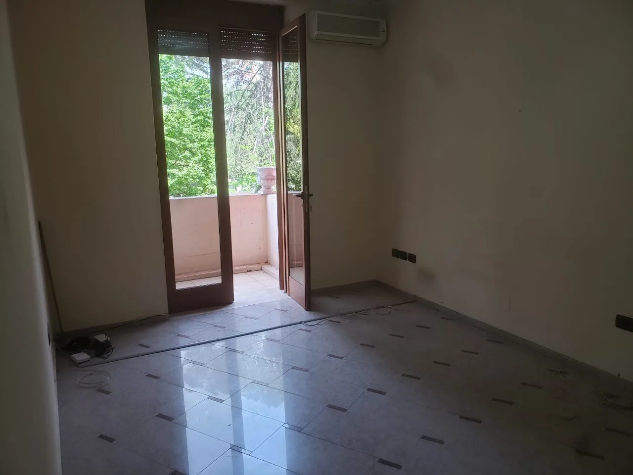 Jepet ambient biznesi me qera,bllok,tiranë