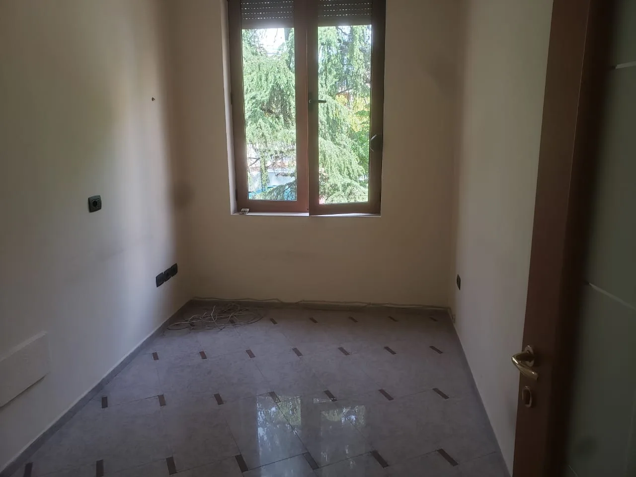Jepet ambient biznesi me qera,bllok,tiranë