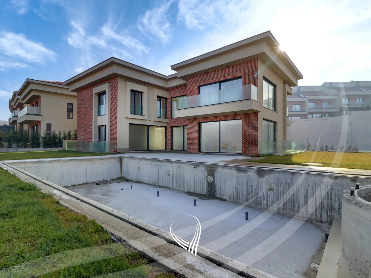 Shtëpi-Rezidencë 750m2 me qira në lagjen Marigona Hill