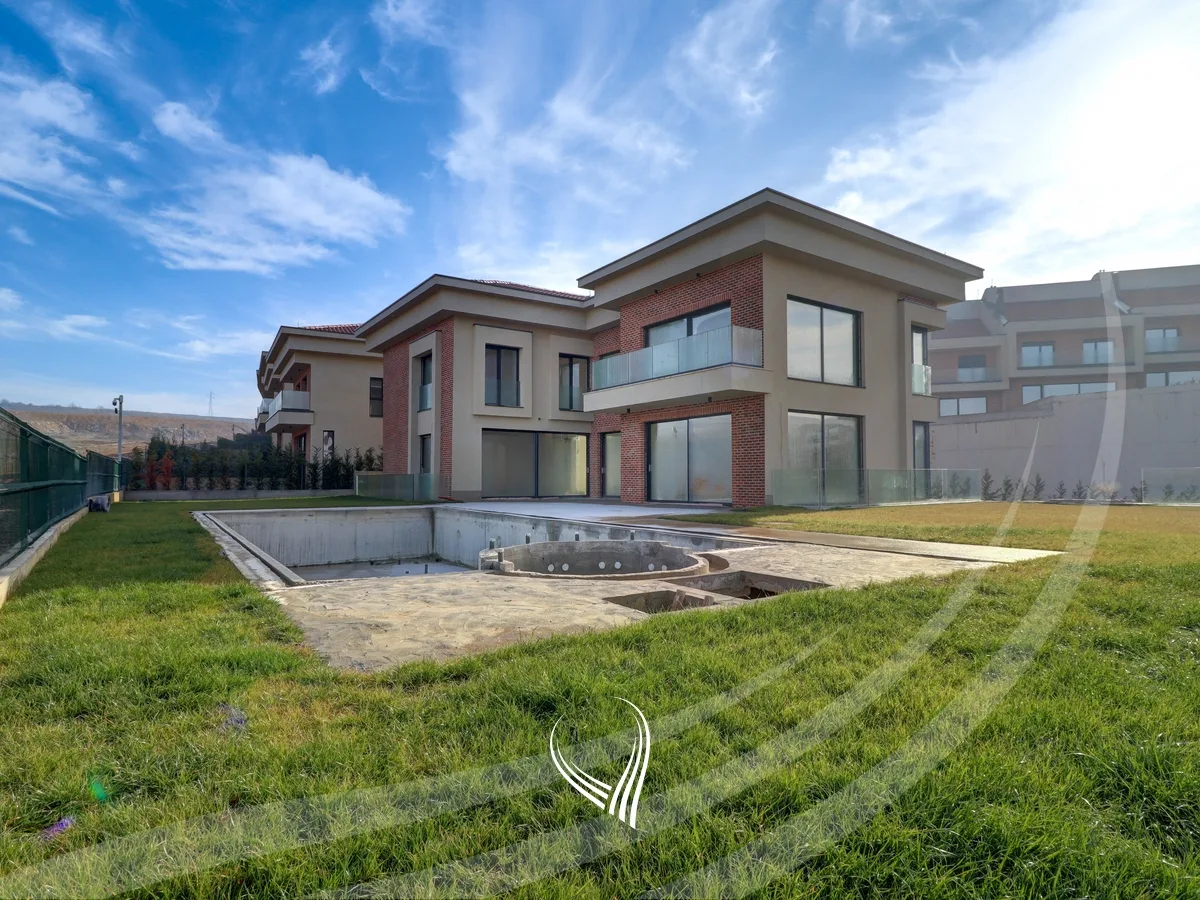 Shtëpi-Rezidencë 750m2 me qira në lagjen Marigona Hill