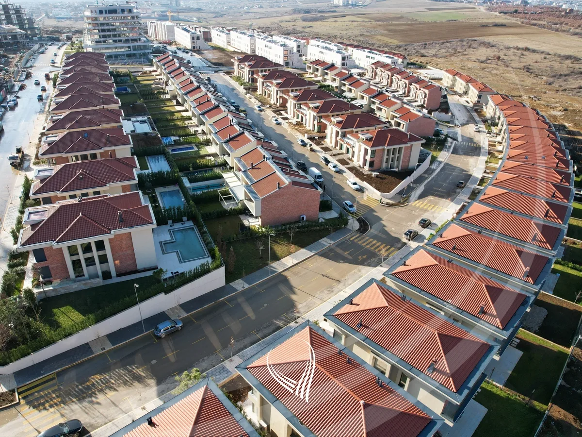 Shtëpi-Rezidencë 750m2 me qira në lagjen Marigona Hill