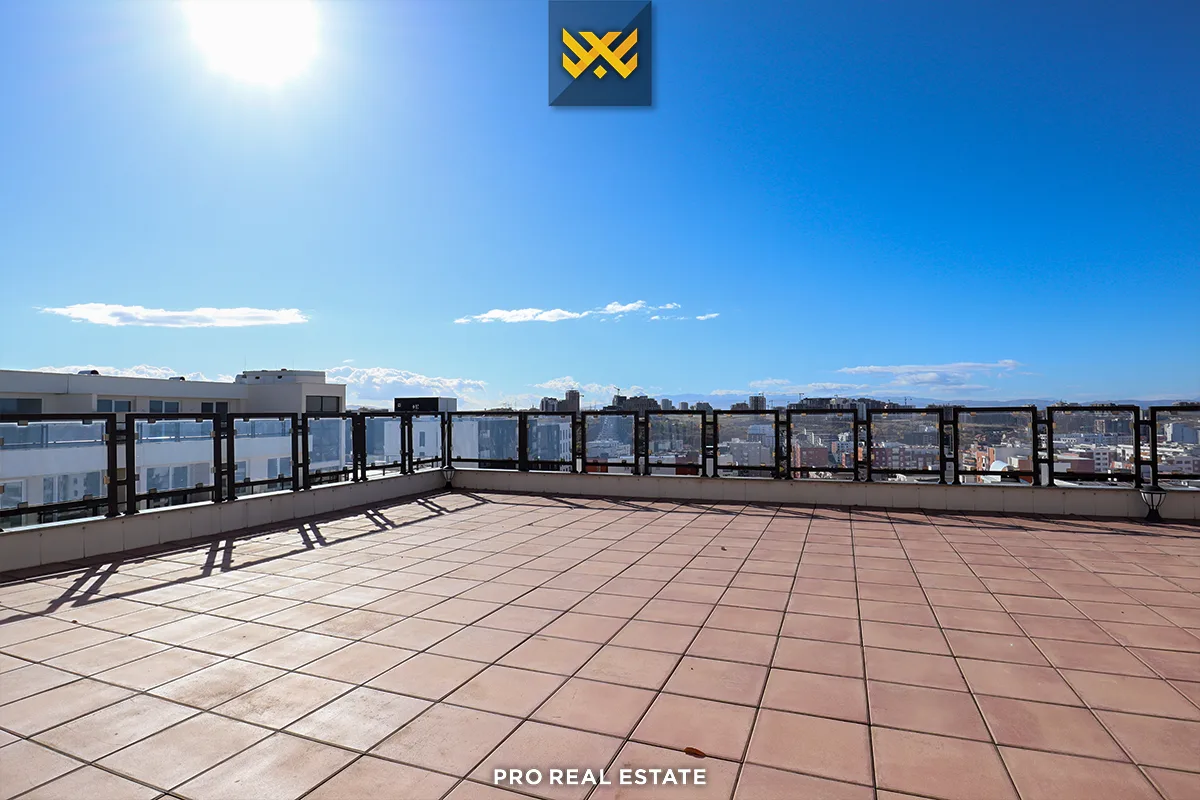 Banesë Penthouse 230m² + 200m² me #QIRA te Rruga C