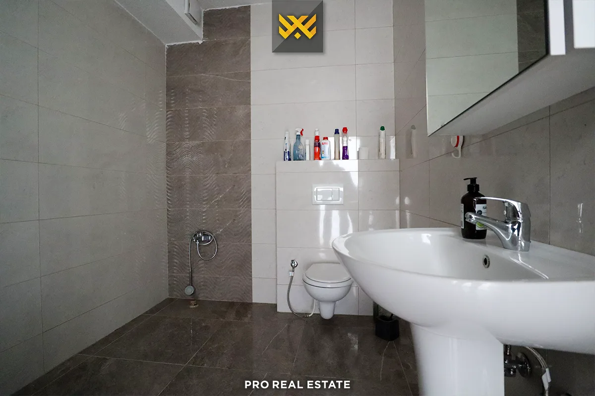 Banesë Penthouse 230m² + 200m² me #QIRA te Rruga C