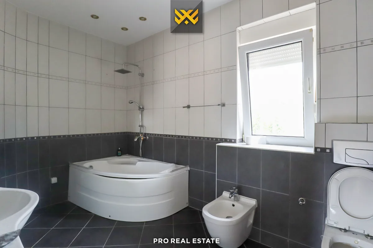 Shtëpi 395m² për #SHITJE në Sofali