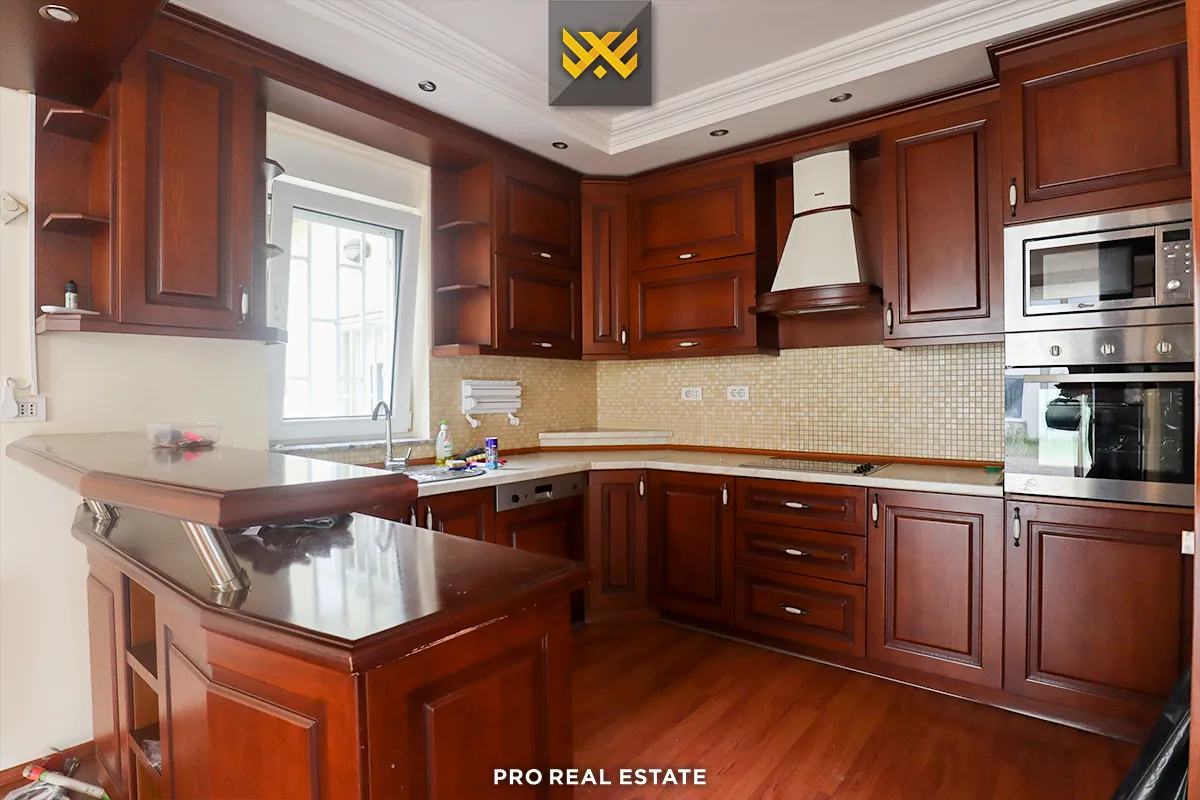 Shtëpi 395m² për #SHITJE në Sofali