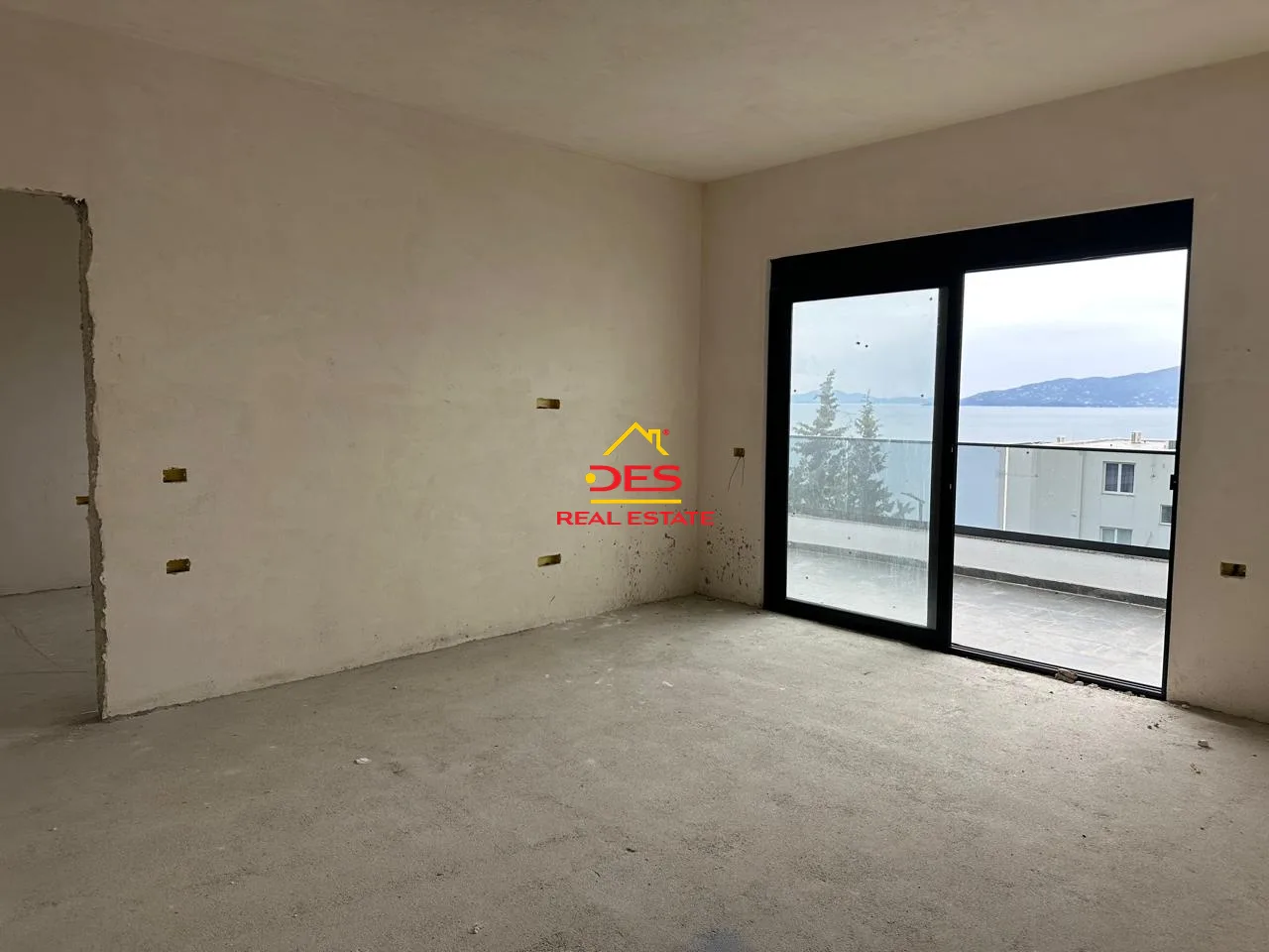 Shitet apartament 1+1 ne sarandë