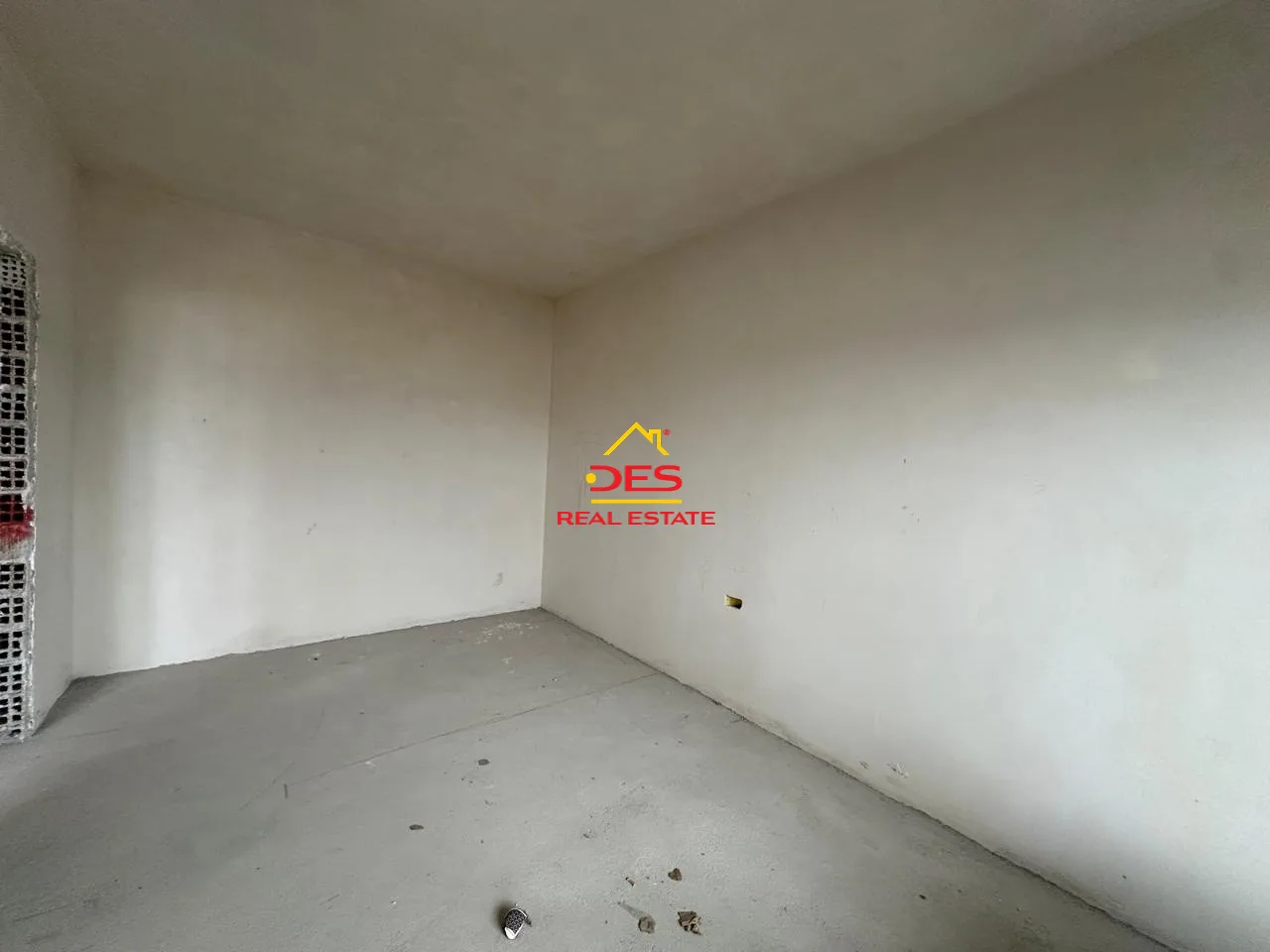 Shitet apartament 1+1 ne sarandë