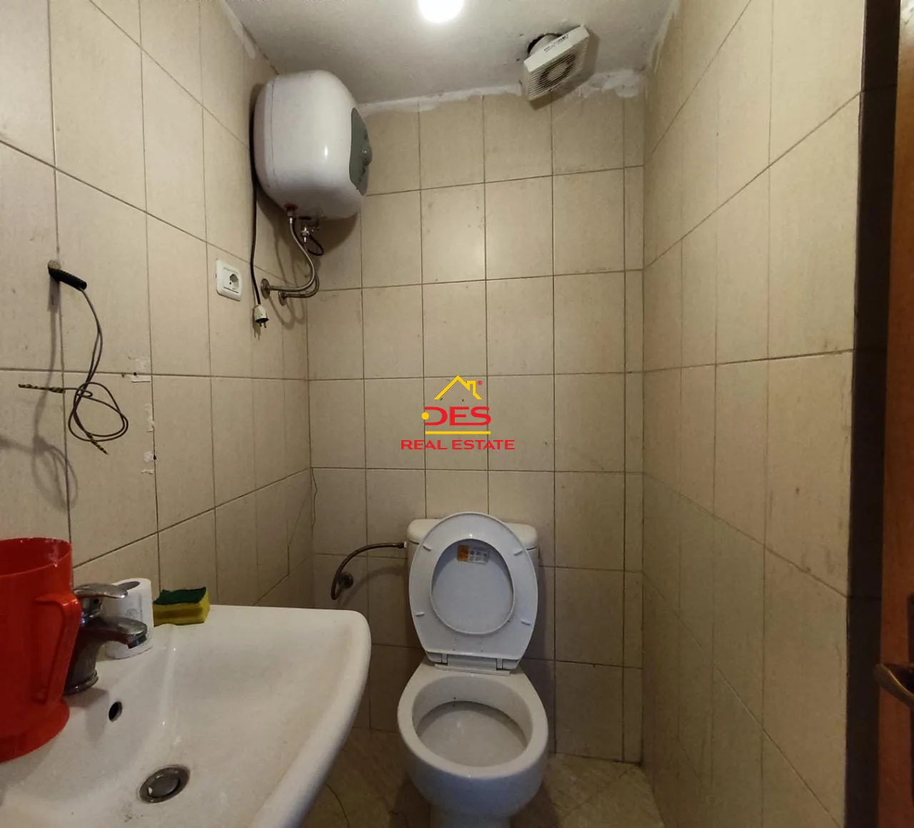 Jepet me qira ambjent biznesi 108 m2, pranë rr. barrikadave, tiranë.