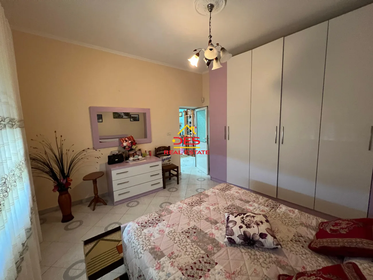Shitet shtëpi private 2 kate në lagjen karabash,vlorë.
