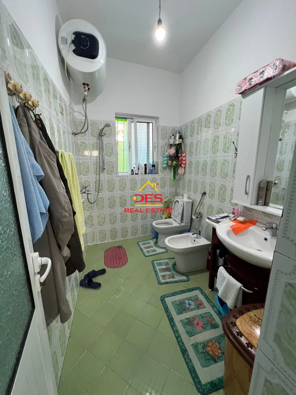 Shitet shtëpi private 2 kate në lagjen karabash,vlorë.