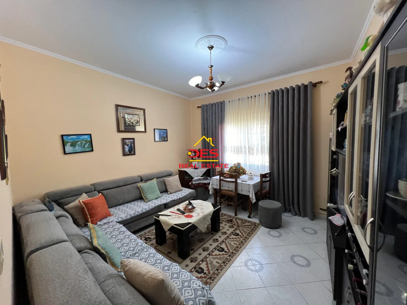 Shitet shtëpi private 2 kate në lagjen karabash,vlorë.