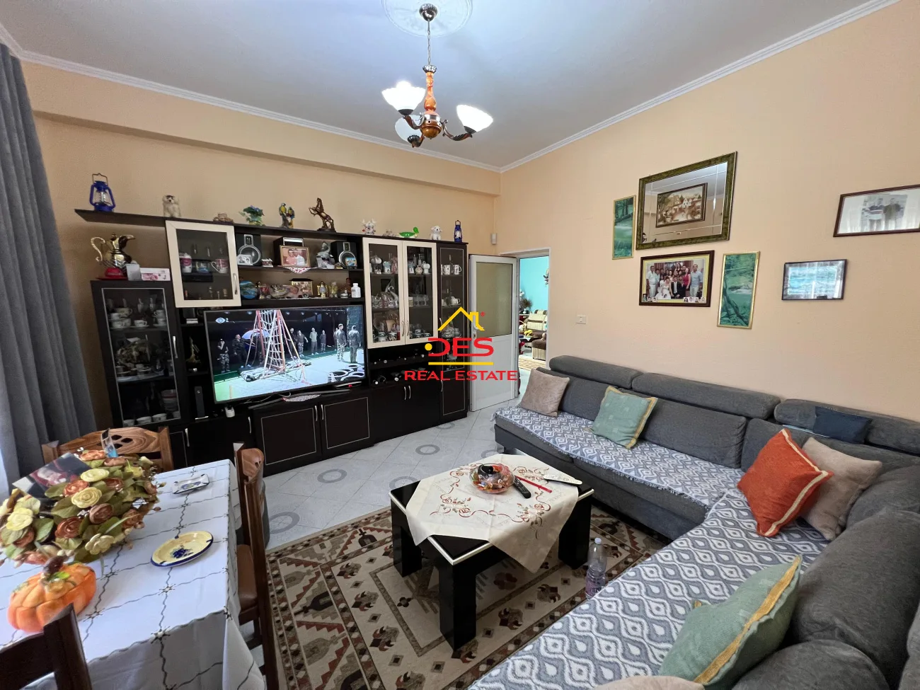 Shitet shtëpi private 2 kate në lagjen karabash,vlorë.