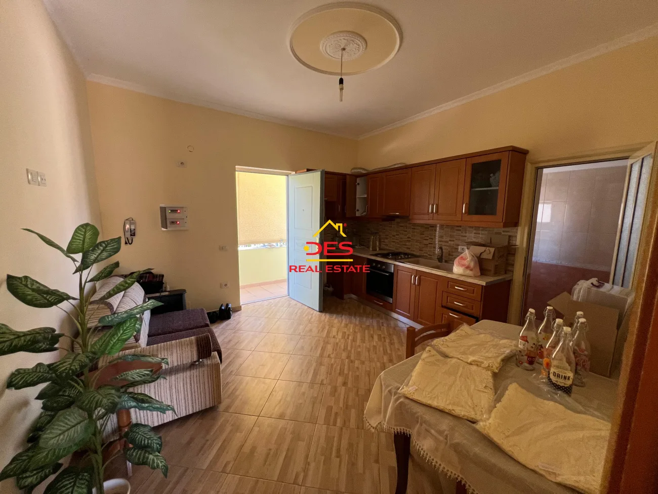 Shitet shtëpi private 2 kate në lagjen karabash,vlorë.