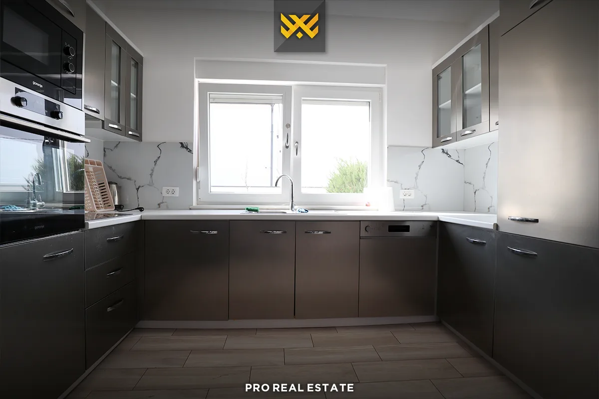 Shtëpi 230m² për #SHITJE në Lagjen Ulpiana e Re.