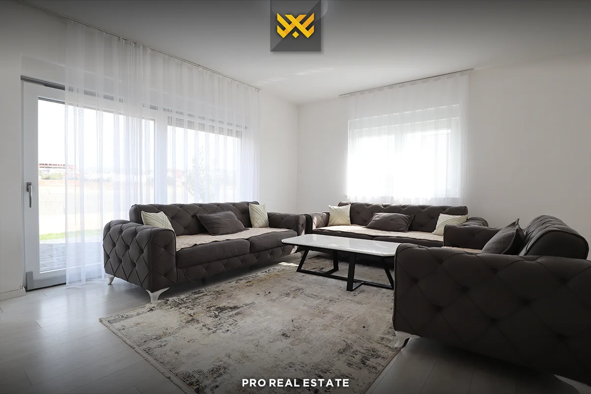 Shtëpi 230m² për #SHITJE në Lagjen Ulpiana e Re.