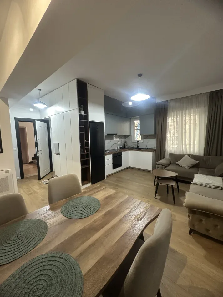 Apartament Me Qera 2+1 Tek Pazari I Ri (ID B221419) Tirane