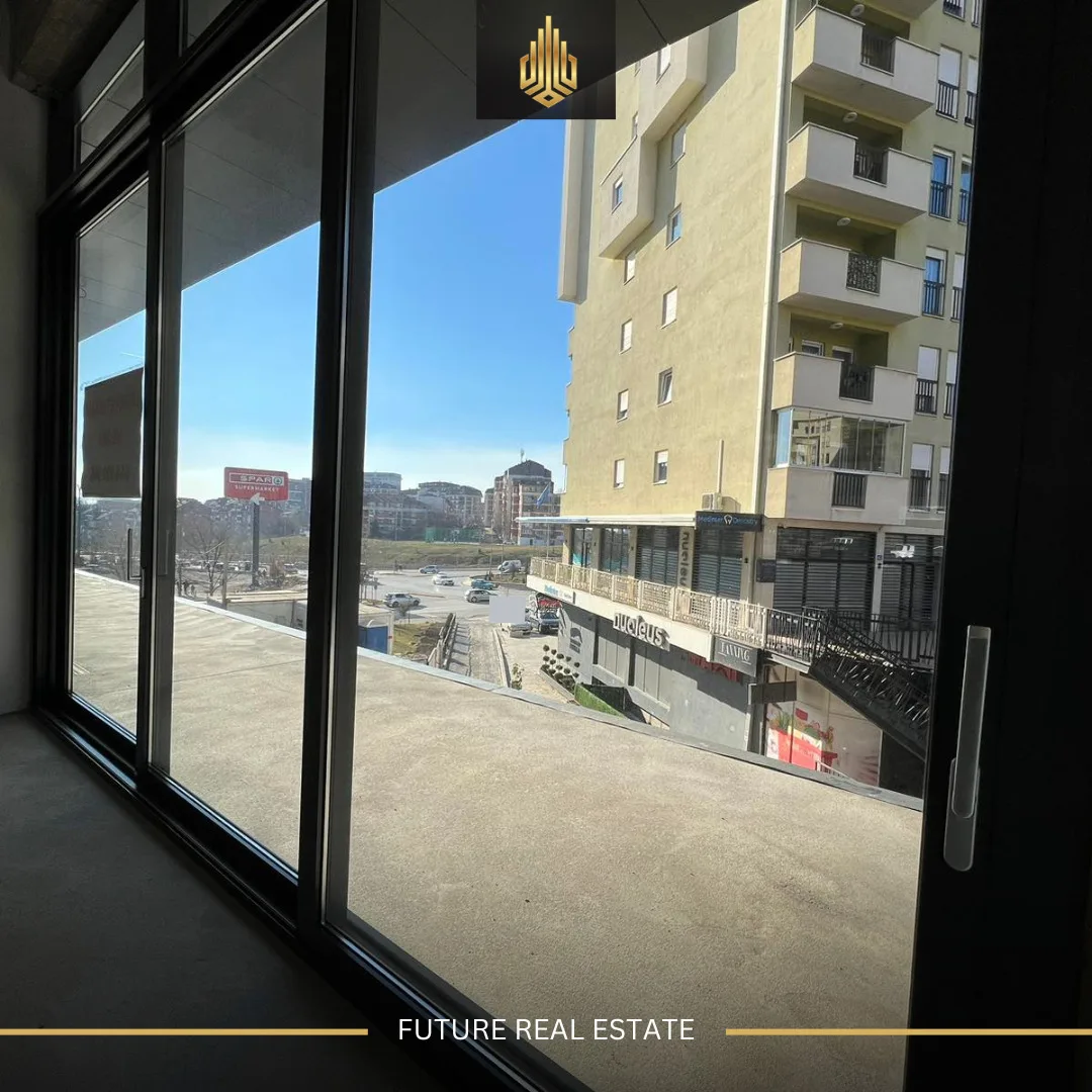 Lokal me QERA/135m²