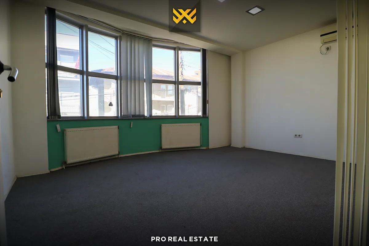 Lokal / Zyrë 100m² me #QIRA në Bregun e Diellit.