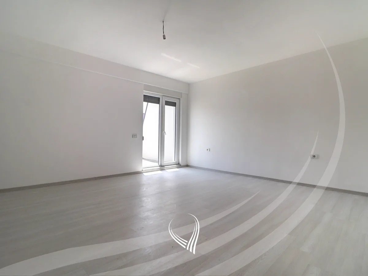 Penthouse me 5 dhoma gjumi në shitje në lagjen Prishtina e Re
