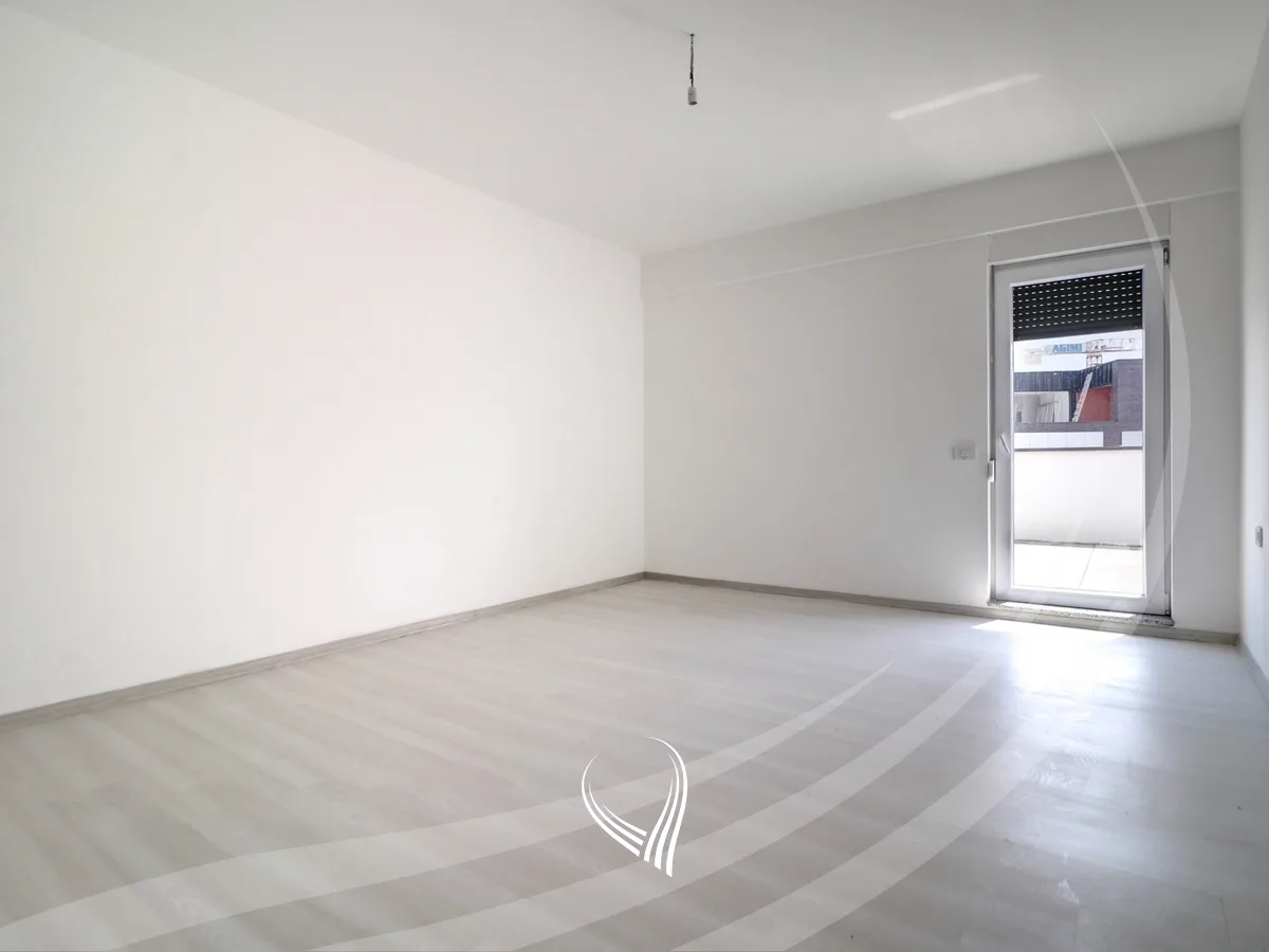 Penthouse me 5 dhoma gjumi në shitje në lagjen Prishtina e Re