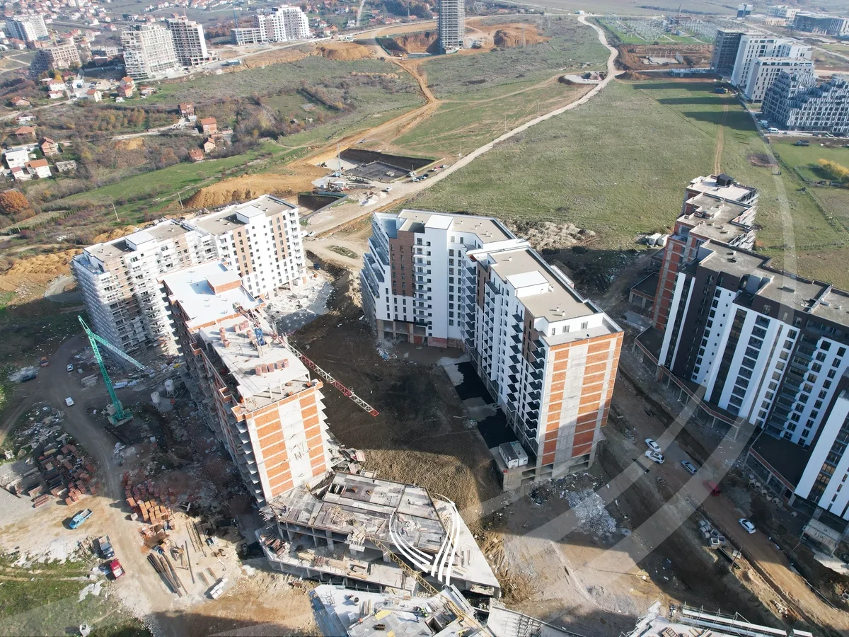 Penthouse me 5 dhoma gjumi në shitje në lagjen Prishtina e Re