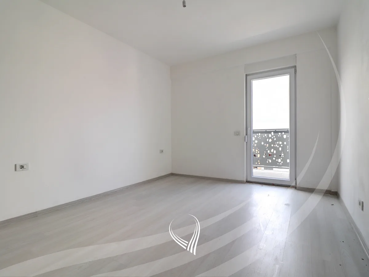 Penthouse me 5 dhoma gjumi në shitje në lagjen Prishtina e Re