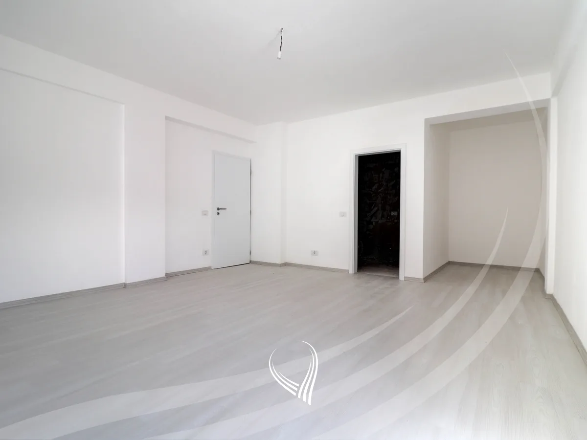 Penthouse me 5 dhoma gjumi në shitje në lagjen Prishtina e Re