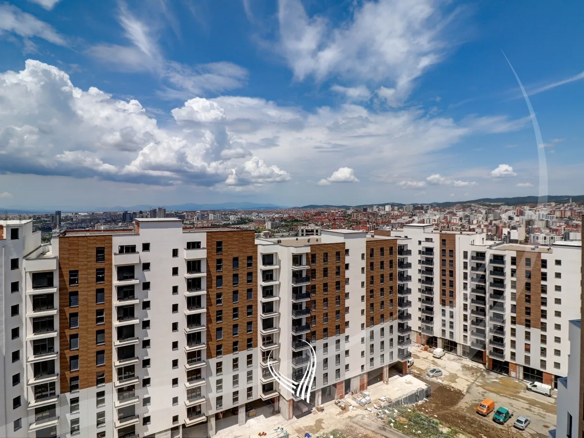 Penthouse me 5 dhoma gjumi në shitje në lagjen Prishtina e Re